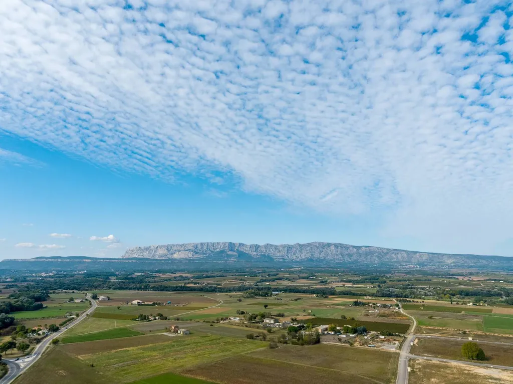 Réserver un chauffeur privé VTC de l'aéroport de Marseille provence à Trets