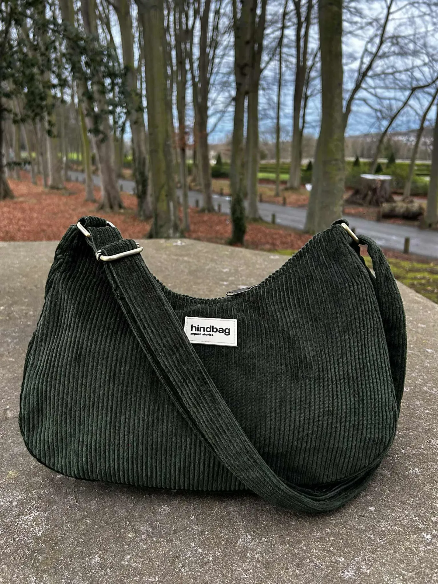 Sac Hindbag Rosa en velours sapin disponible chez Evasion Eu