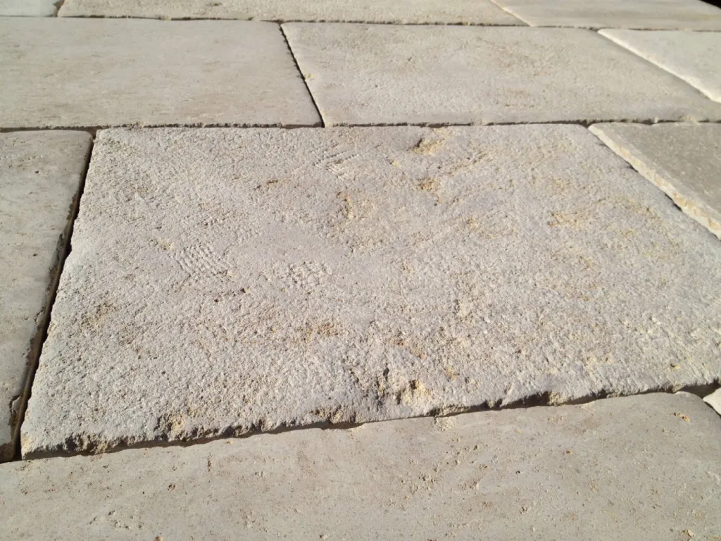 Vendeur de pierre naturelle pour carrelage et parement mural à Paris et région Parisienne.