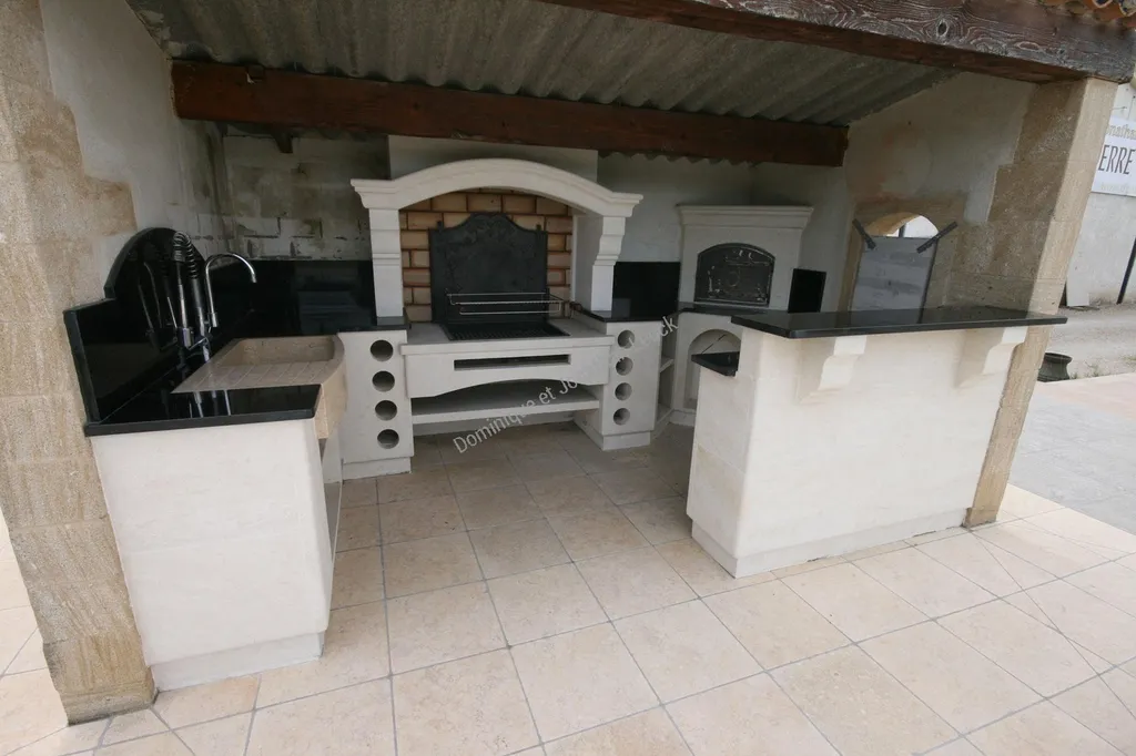 Aménagement sur-mesure d'une Cuisine d'été dans les Alpilles