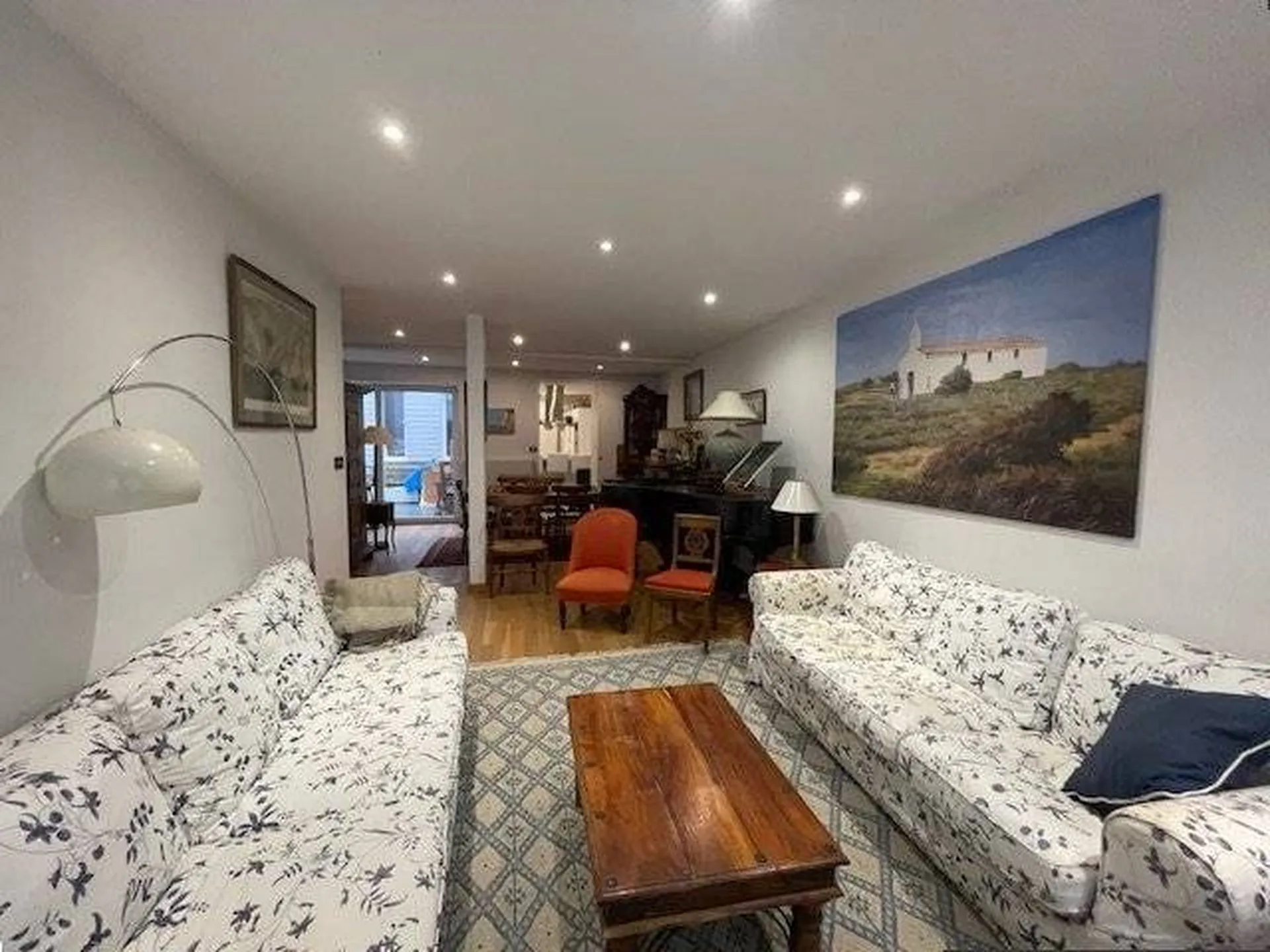 A Vendre Confortable maison de ville de 230 m²