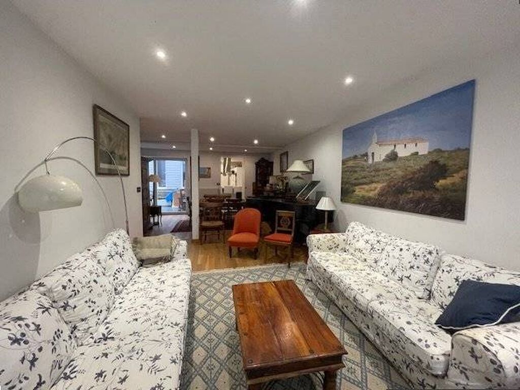 A Vendre Confortable maison de ville de 230 m²