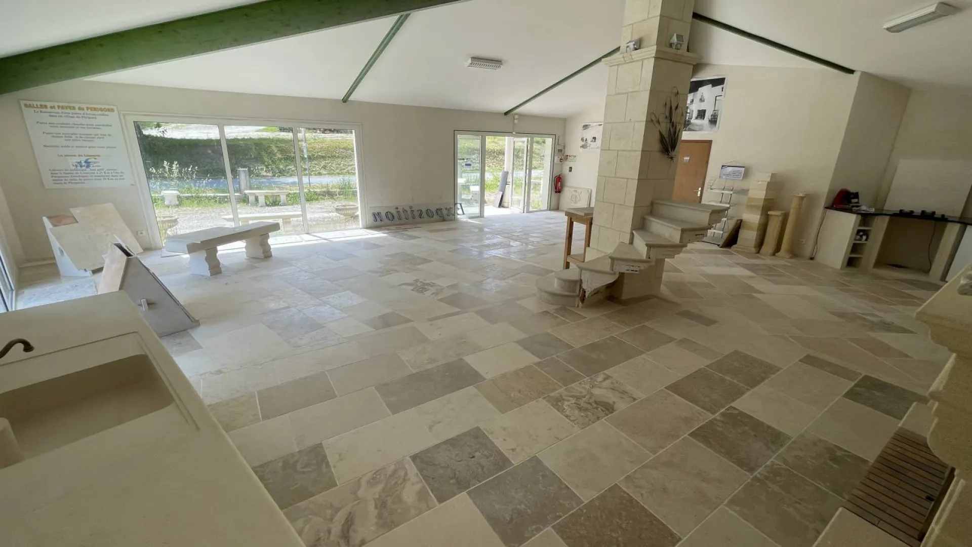 Pierre dure du Périgord pour dallage ancien et contemporain 