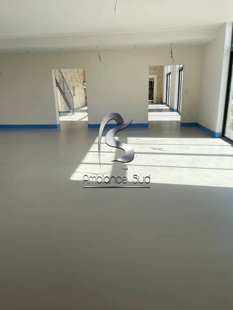 Trouver un artisan pour pose de béton ciré à Fréjus Var 83