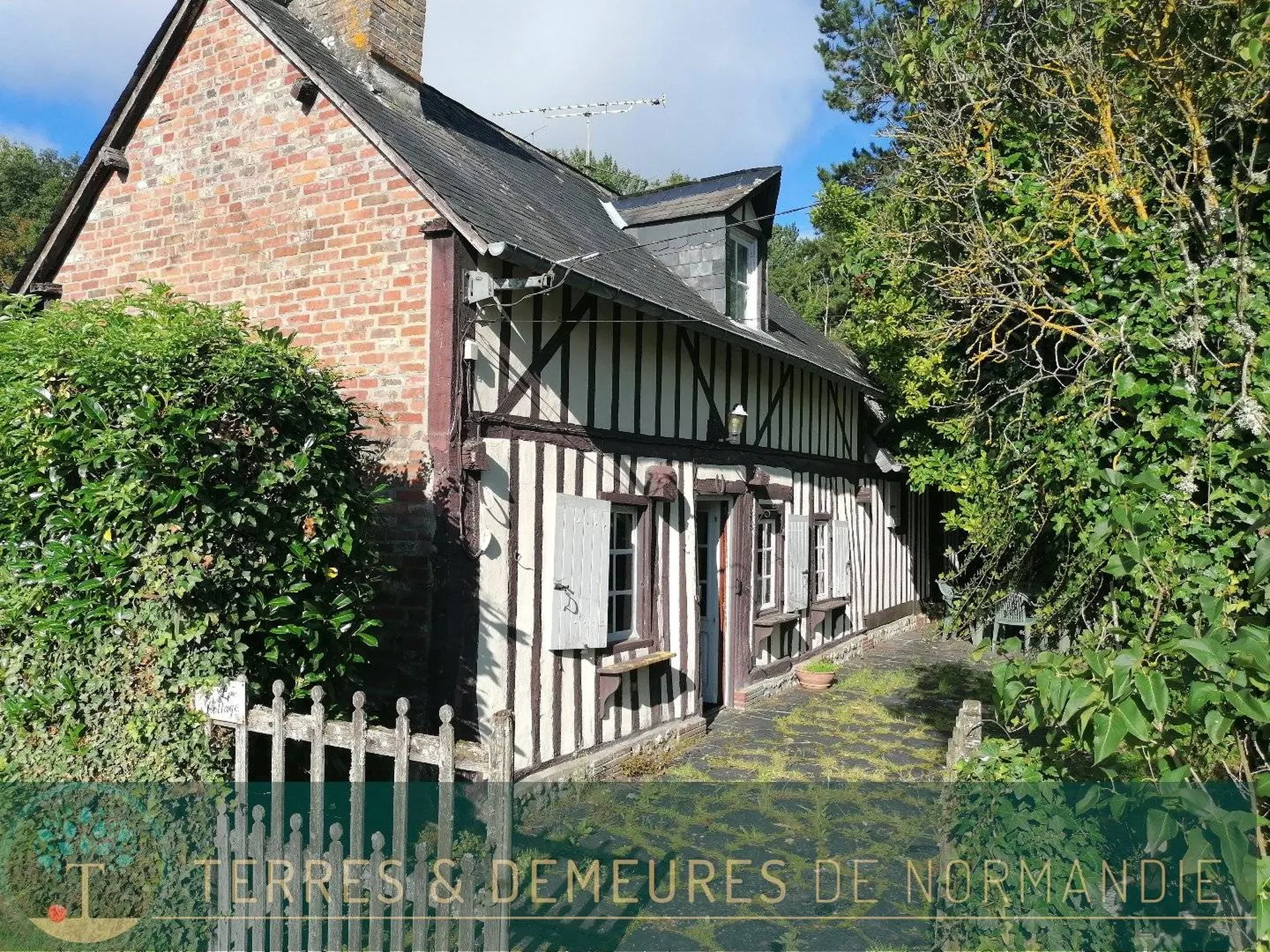 Centre village de Cormeilles, maison normande et jardin. EURE 27