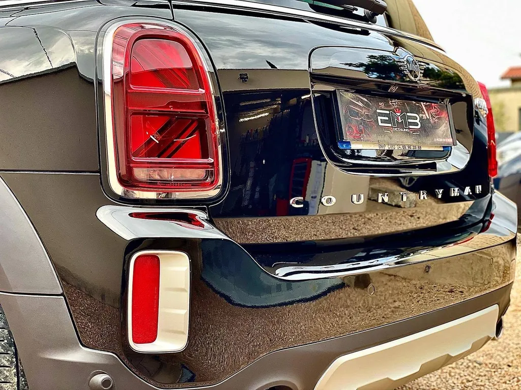 Traitement céramique pour protéger la carrosserie d'une Mini Countryman S à Brindas