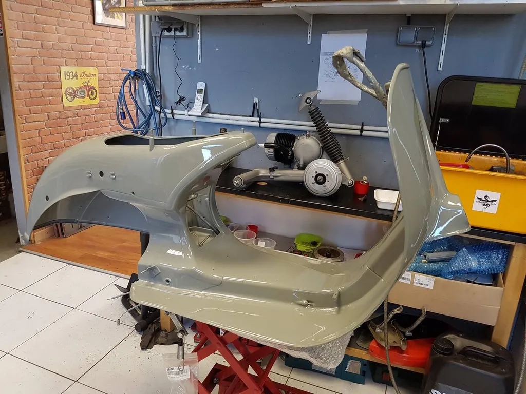 RESTAURATION VESPA GL 150 DE 1956 PACA