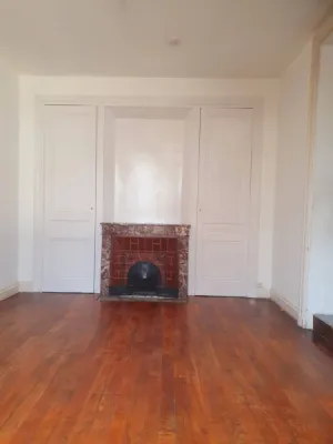 Charmante maison à vendre à Bron limite Lyon 8: 6 pièces 3 chambres 144 m² Terrain 646 m²