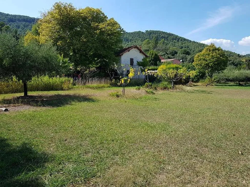 VENDU! Terrain 1122 m² - SOLLIES-PONT