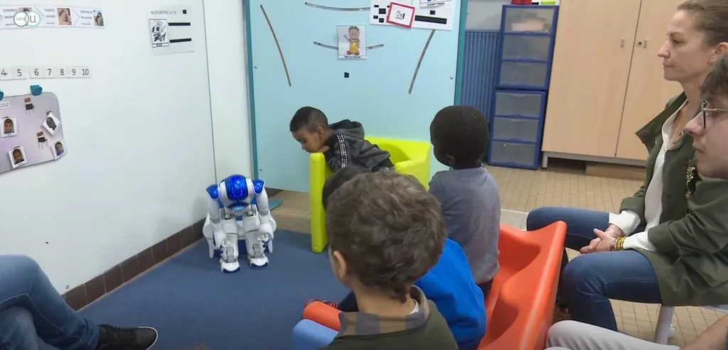 APPRENTISSAGES DES ENFANTS AUTISTES AVEC LE ROBOT NAO.