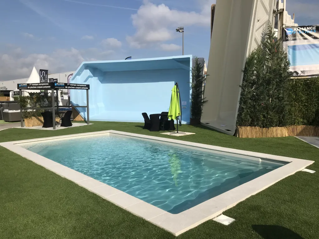 piscine coque bleu moderne alliance piscines 