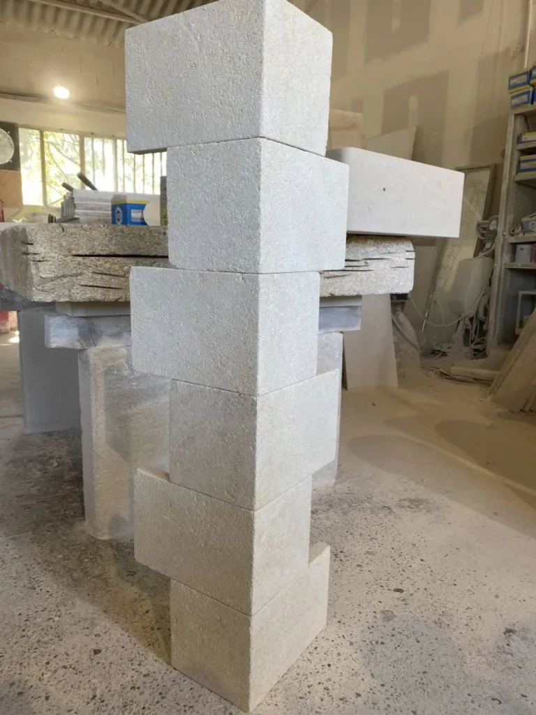 Chaine d'angle en pierre de Beaulieu