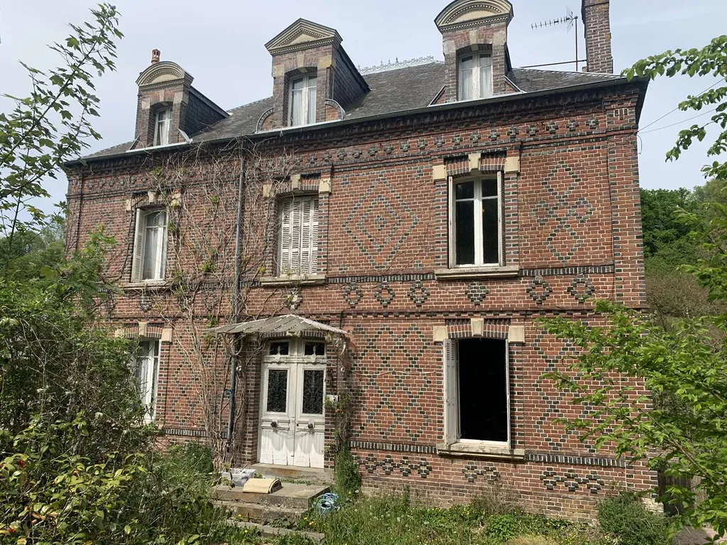 En NORMANDIE, région Pays d'Auge du CALVADOS, et secteur LIVAROT, domaine agricole et forestier de 120 ha
