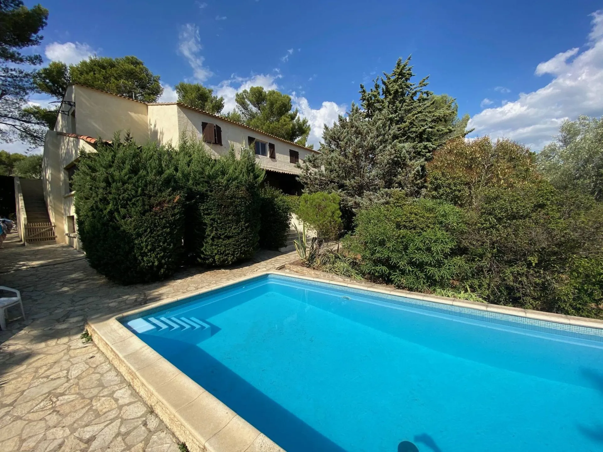 carnoux 2 logements au calme