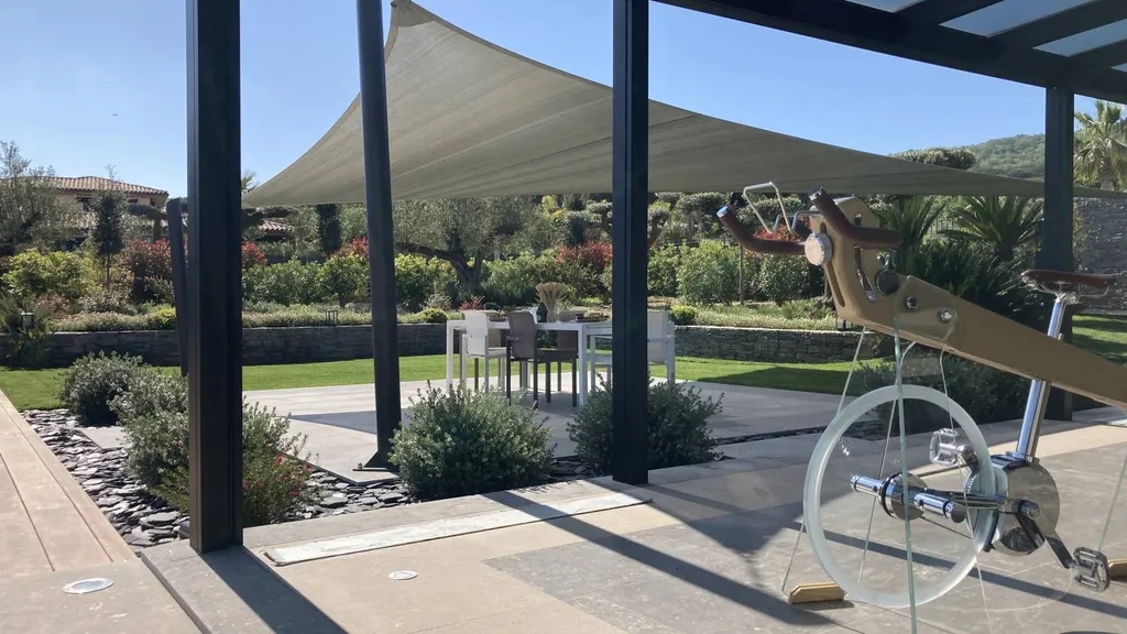 Installation de voile d'ombrage sur mesure à Saint Tropez