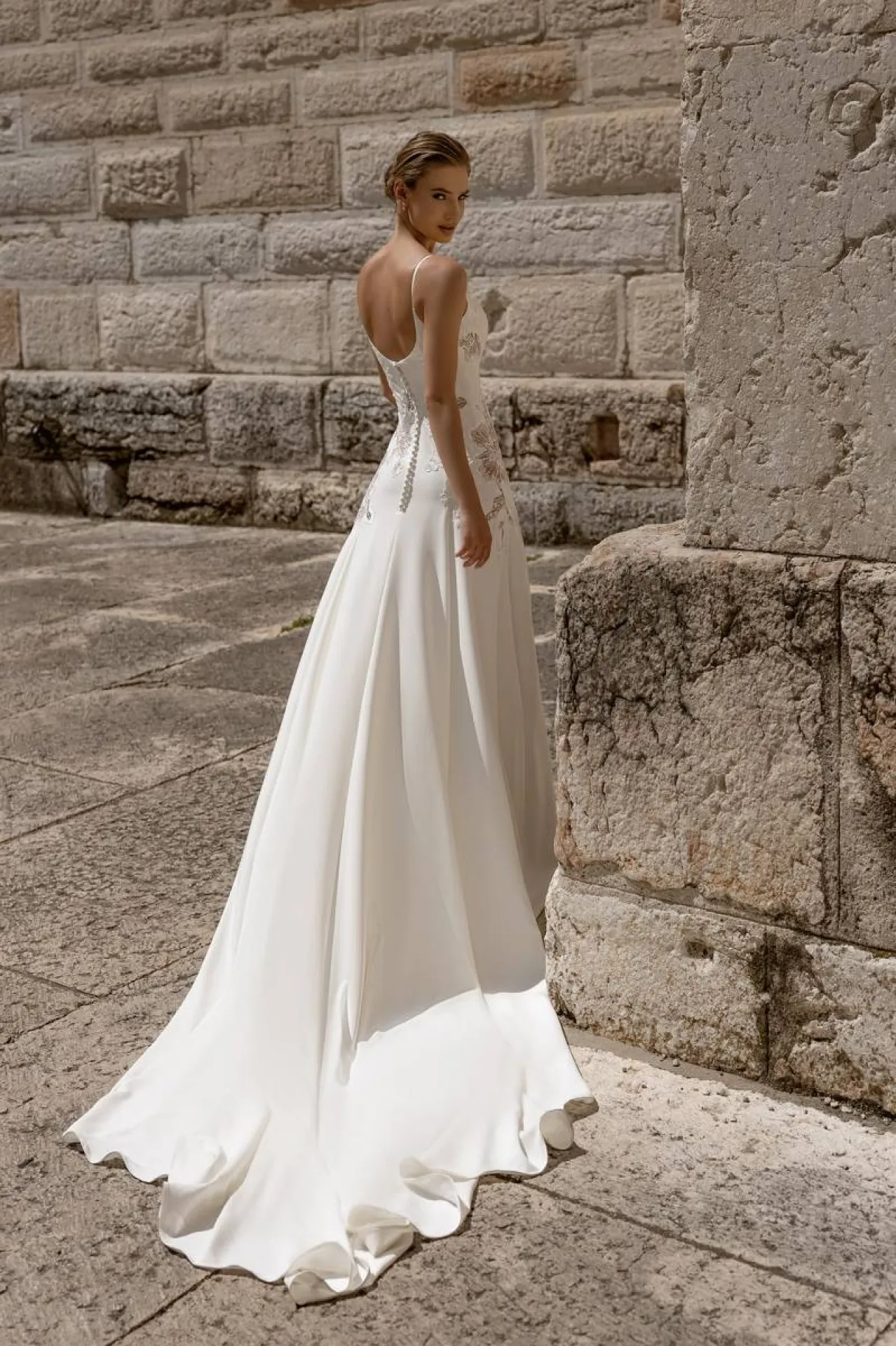 ROBE COLLECTION BELLA 22420 2024 12345 .