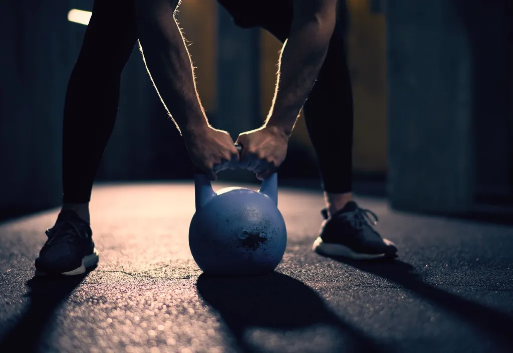CROSS TRAINING SMALL GROUP, course de fitness hybride, farmer carry, wallball