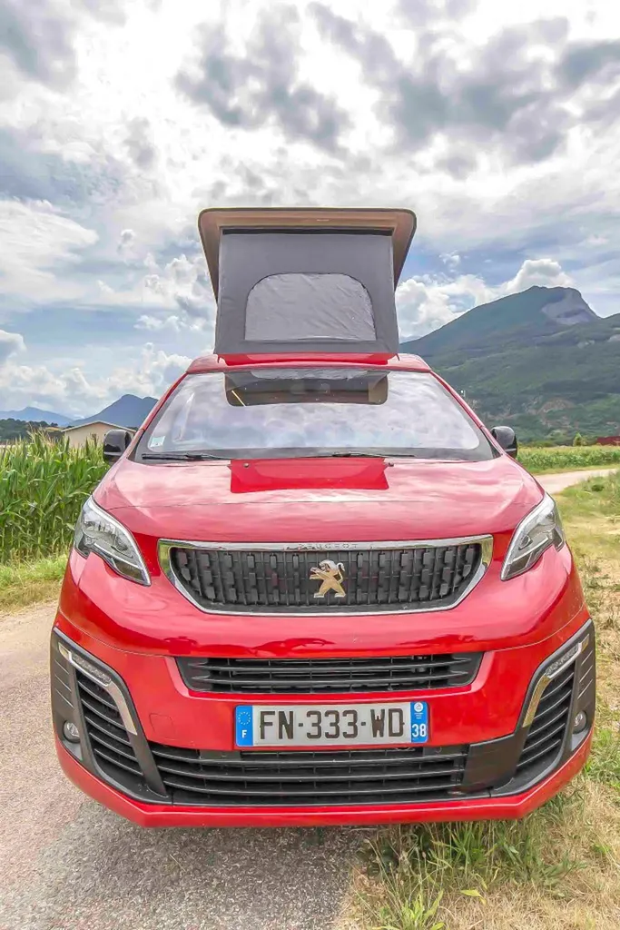Installation de Toit relevable sur-mesure Peugeot Expert Medium à ouverture arrière posé à Grenoble et dans tout l'Isère