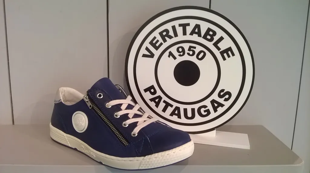 tennis bleu marine PATAUGAS près de ST EMILION