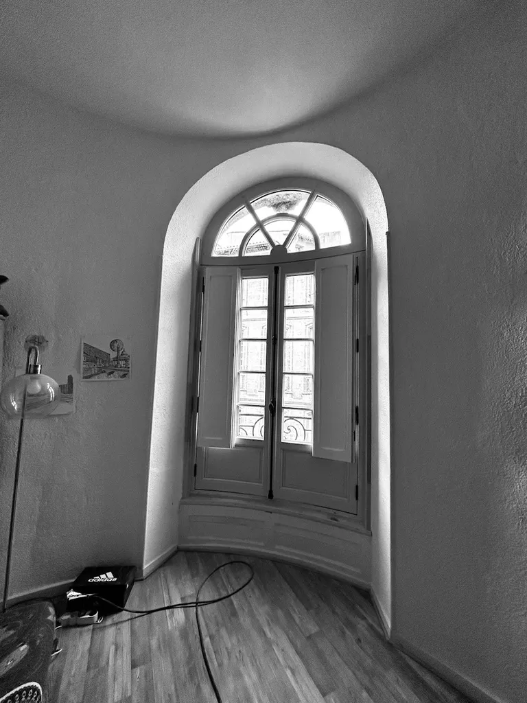 Pose de fenêtres bois sur mesure dans le centre historique de Bordeaux