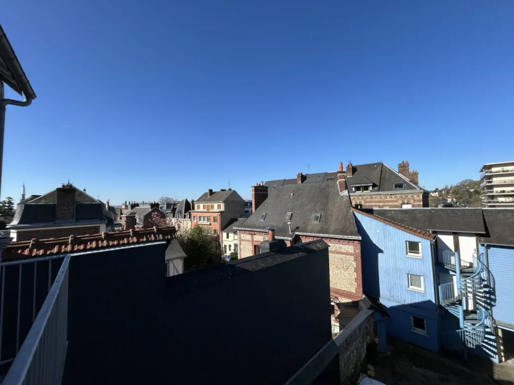 À VENDRE  Studio Refait à Neuf  Rouen Gare Rive Droite