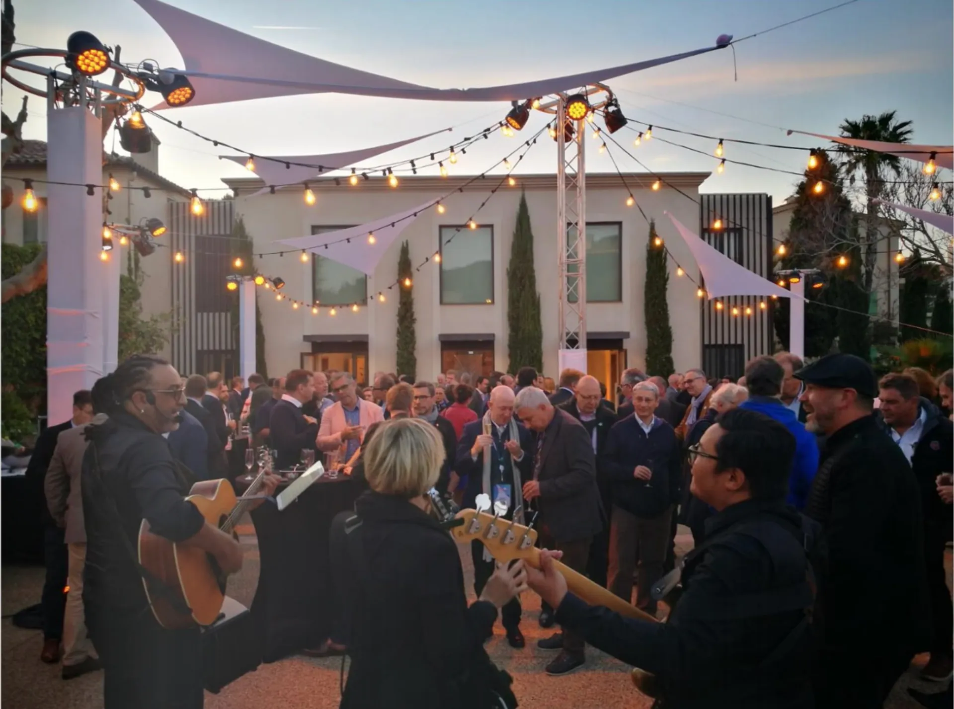 TOILE LYCRA BLANCHE TRIANGLE 4M50X3M