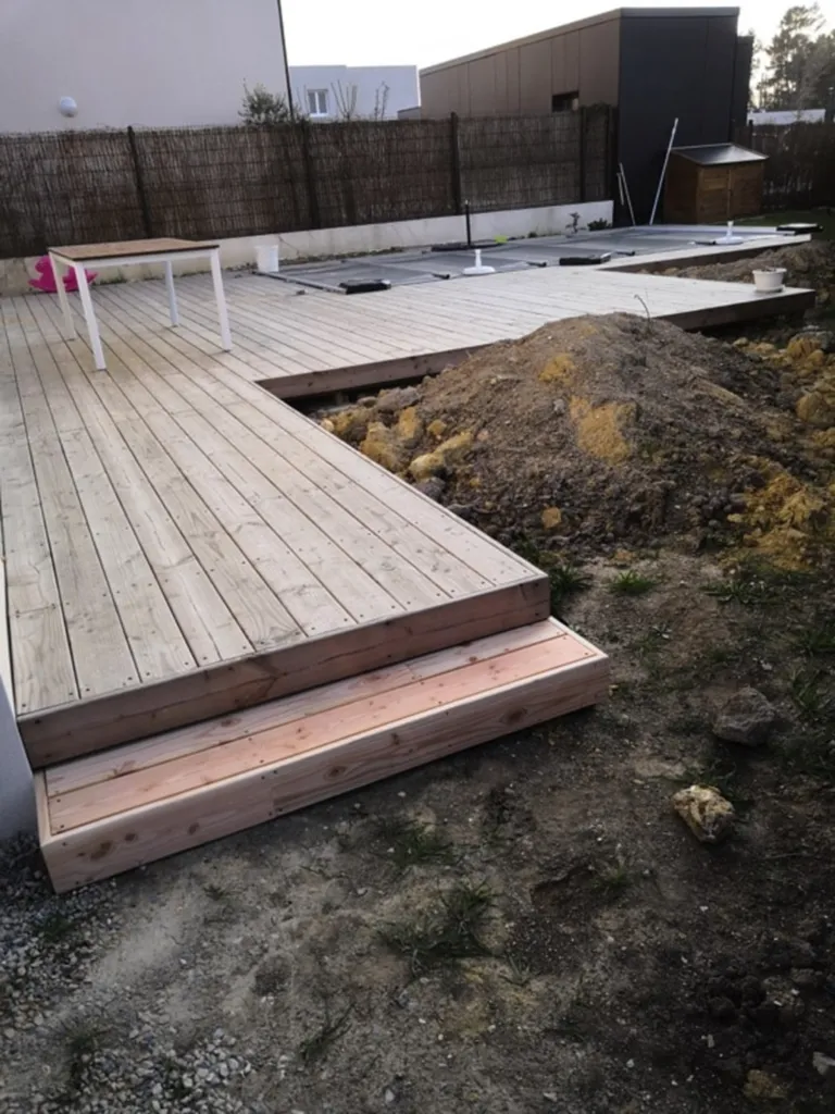 Lames de terrasse en douglas longue portée pour vos aménagements extérieurs à Lavérune Proche de Montpellier  dans l'Hérault