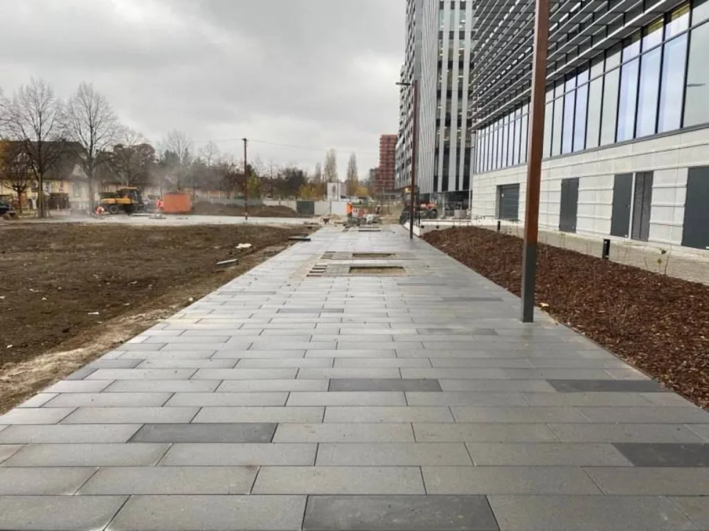 Pose de dalle pour voie d'accès à Strasbourg CLK 