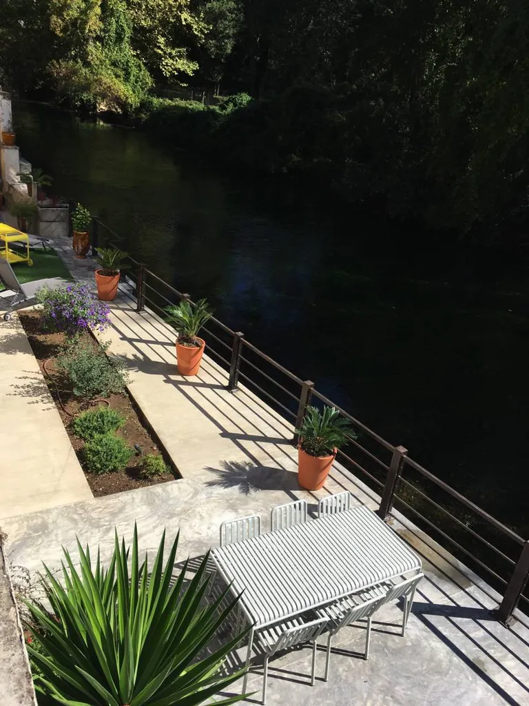 Aménagement de terrasses en béton à L'Isle sur la Sorgue
