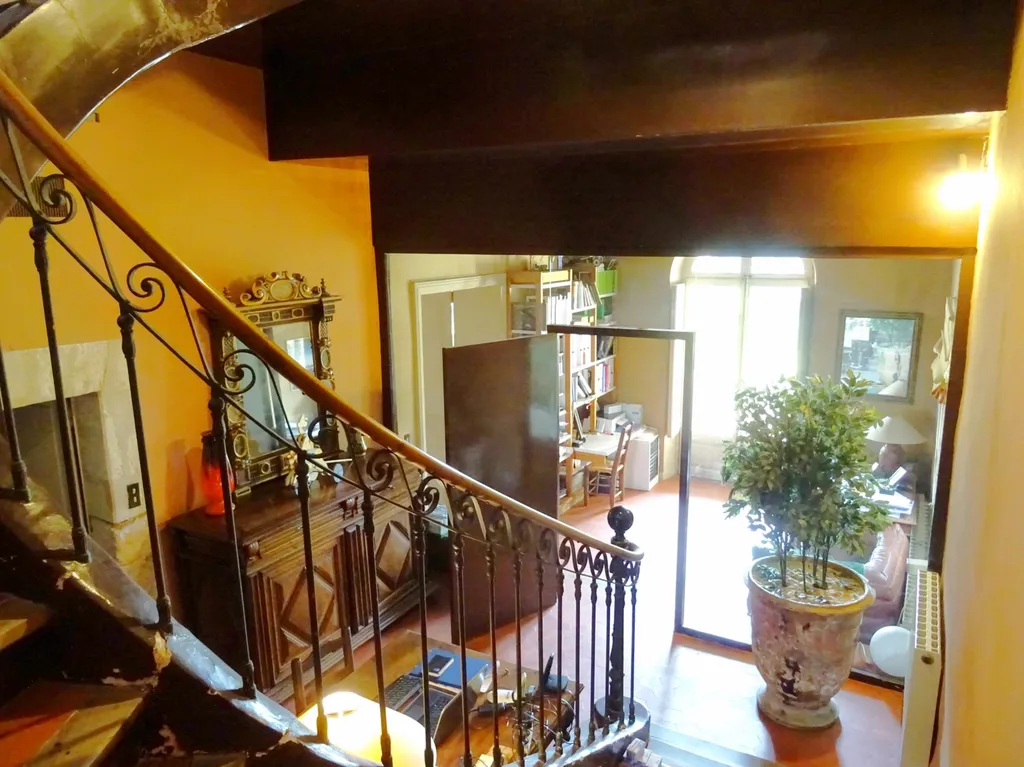 A vendre proche d'Avignon, maison de maître avec dépendances, tennis et piscine    