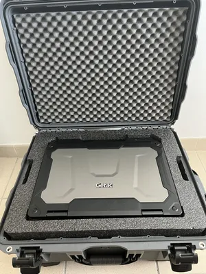 Mousses PE réticulées LD29 noires usinées sur mesure pour valises Nanik 950