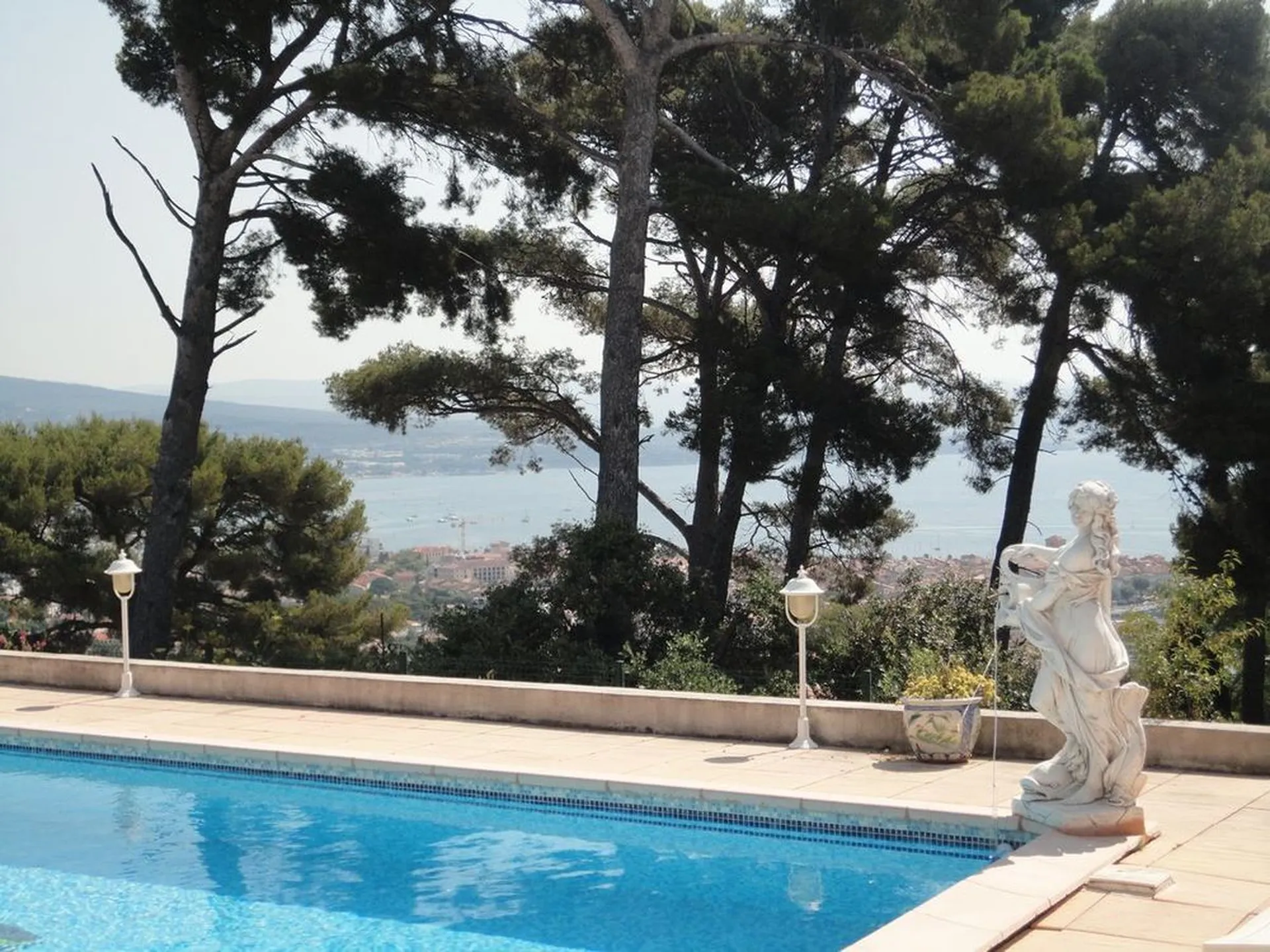 vue piscine villa la ciotat