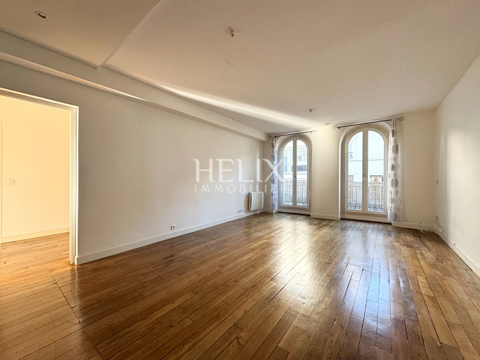 A louer bel appartement 4 pièces de 91,34 M2 avec un balcon de 6 M2 à deux pas de la place du marché, 5 minutes du RER.