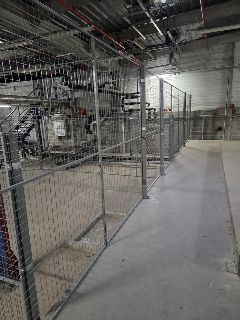 Cloison de sécurité grillagée