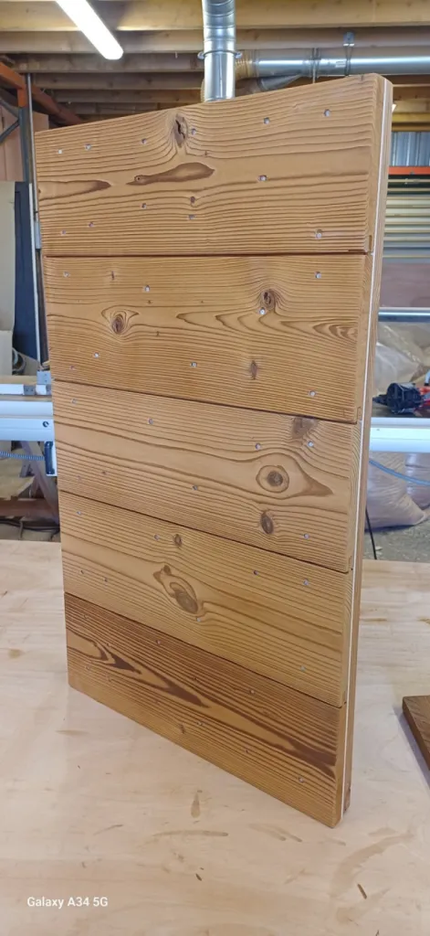 Fabrication de volet battant en bois thermo traité pour une maison à Aix en Provence