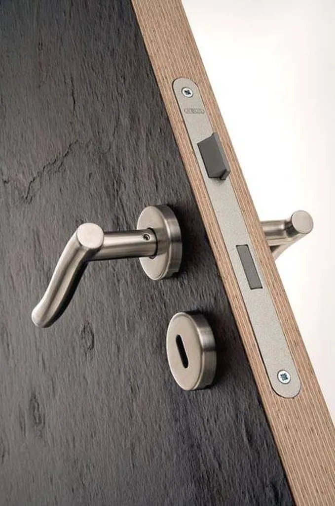 DECO PIERRE SUR PORTE