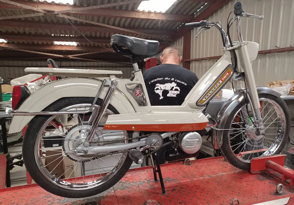 RESTAURATION PEUGEOT 103 MVL VINTAGE BANDOL