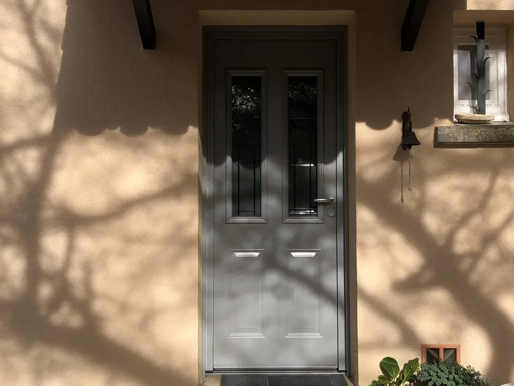 Installation d'une Porte d'entrée en Acier de marque BEL'M à Saint Martin de Castillon (84)