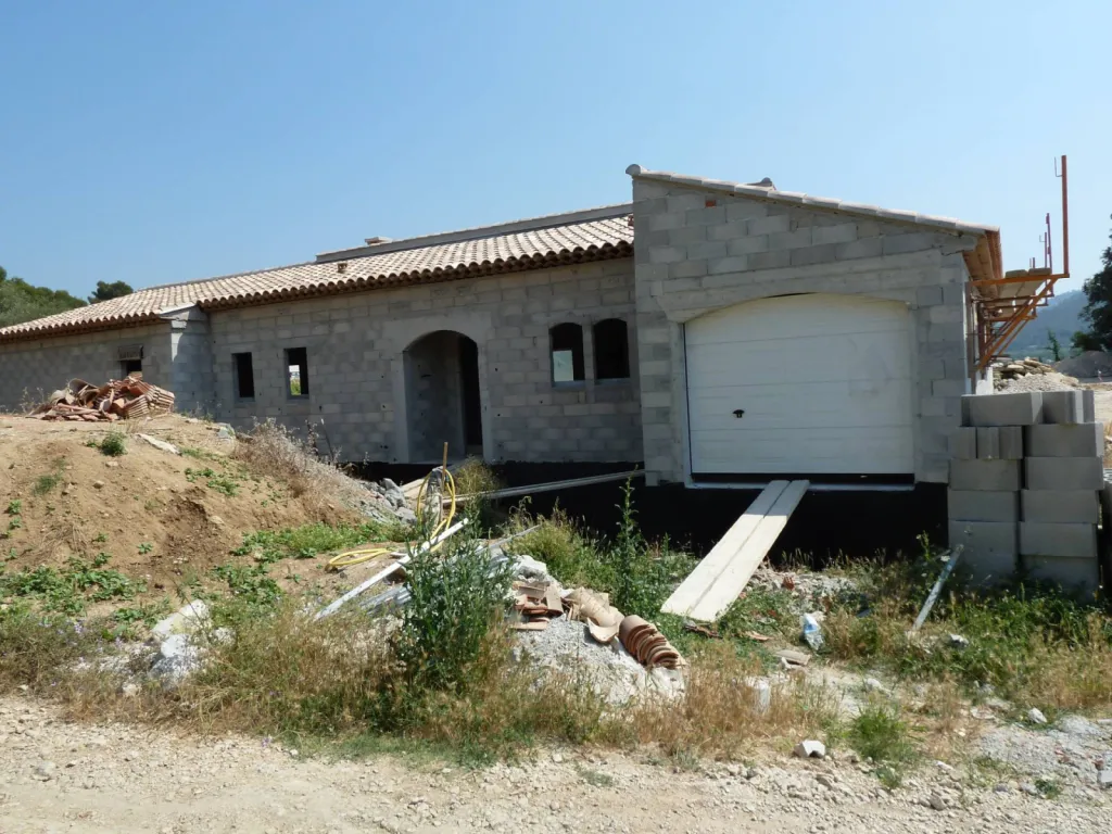 Porte de garage sectionnelle sur mesure à Aix en Provence