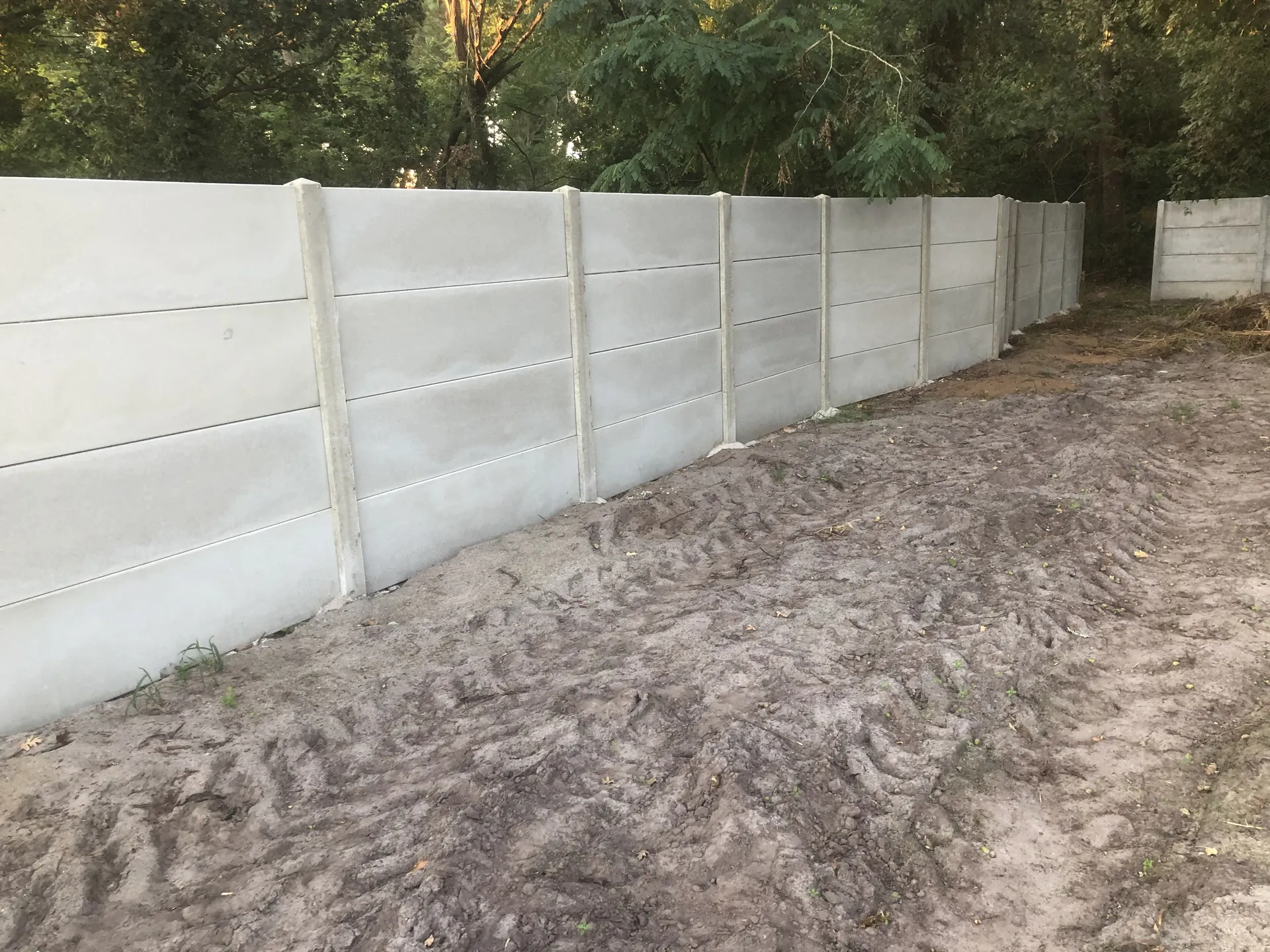 Clôture en béton hauteur 2m à Mios en Gironde