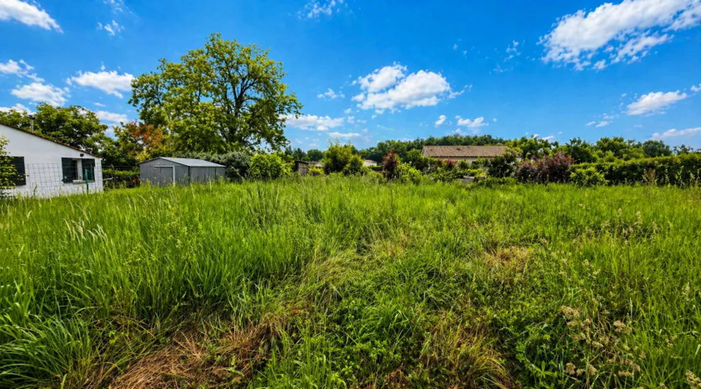 Terrain à bâtir viabilisé de 566 m² sur la commune de Bellebat, dans un secteur calme et proche de Créon 