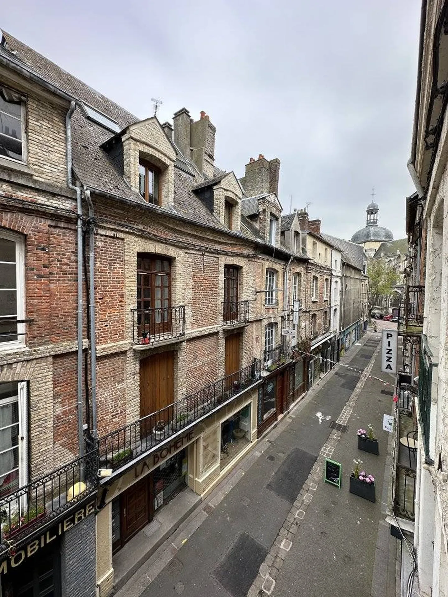 A vendre studio centre ville de Dieppe dans une rue pietonne.