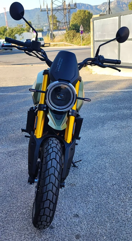 MOTO MORINI 650 SEIEMMENZZO SCR DU 05/2023 AVEC 3650 KM.