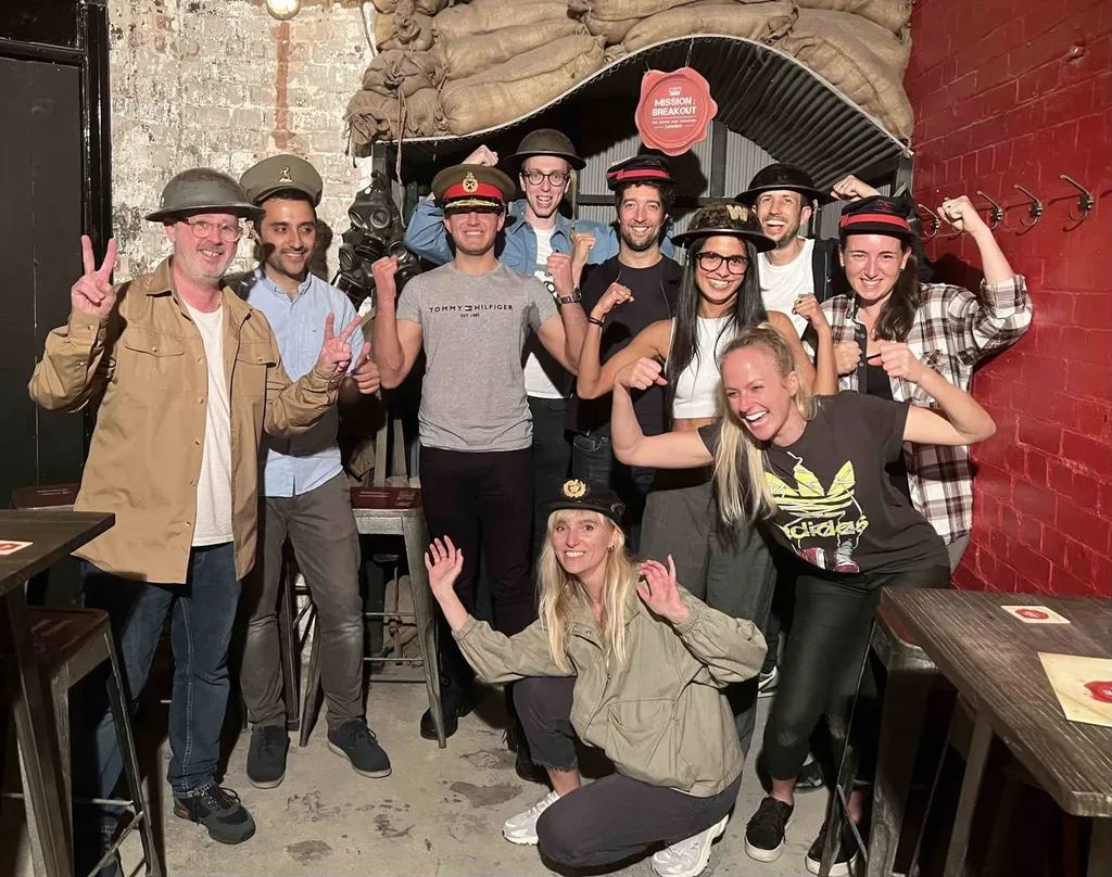 team building exercise escape room