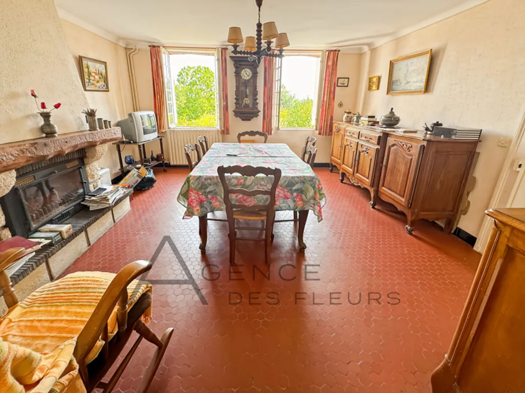 A vendre maison de maître de 150 m², sur 2720 m² de terrain sur le secteur de FRENEUSE 76410