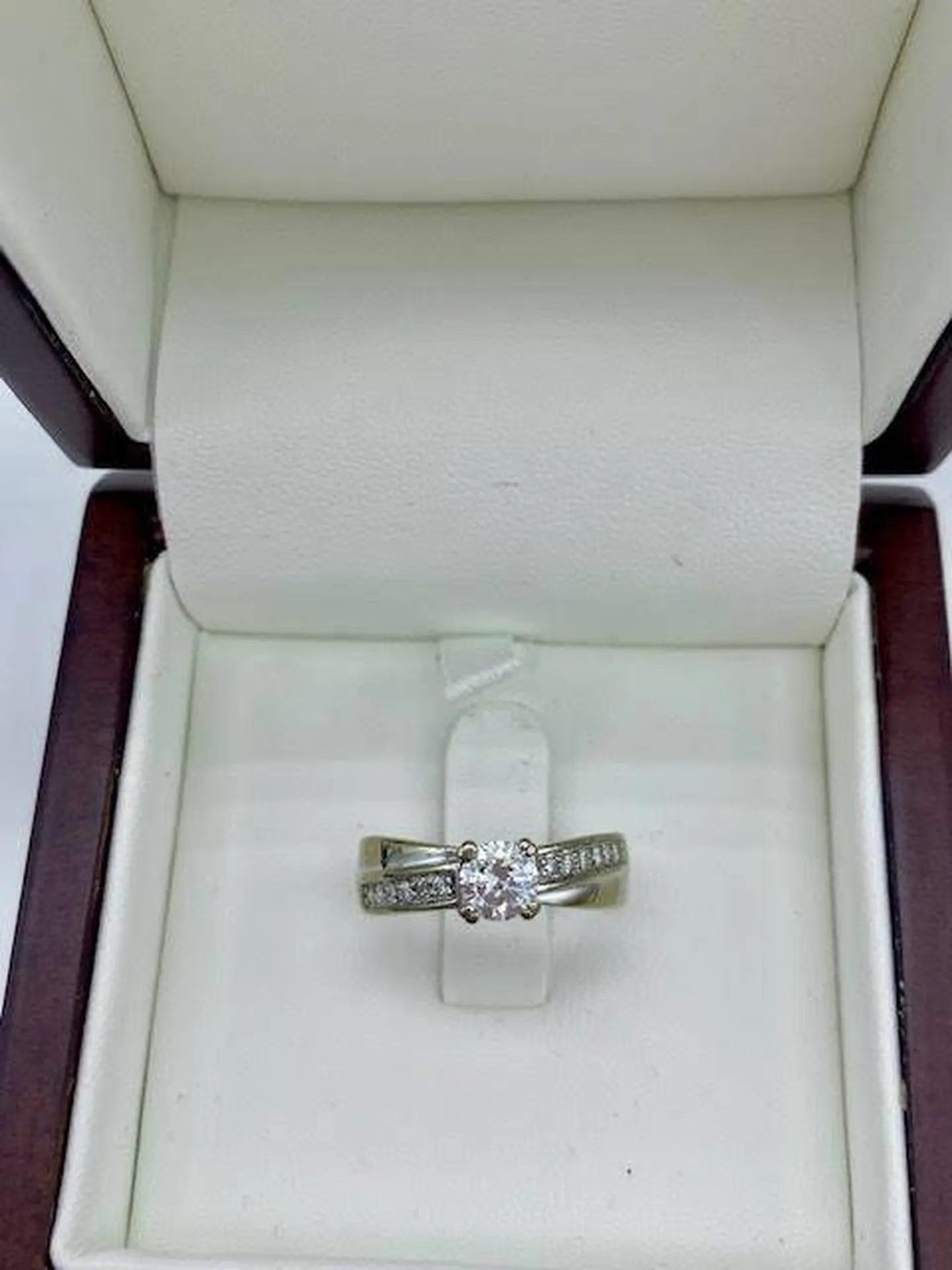 Or Ligne et l'Engagement : Une Bague pour Sceller Votre Amour à La Teste de Buch près de Bordeaux