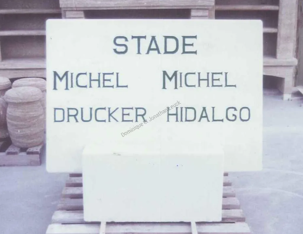 Sculptures et bas-reliefs en pierre