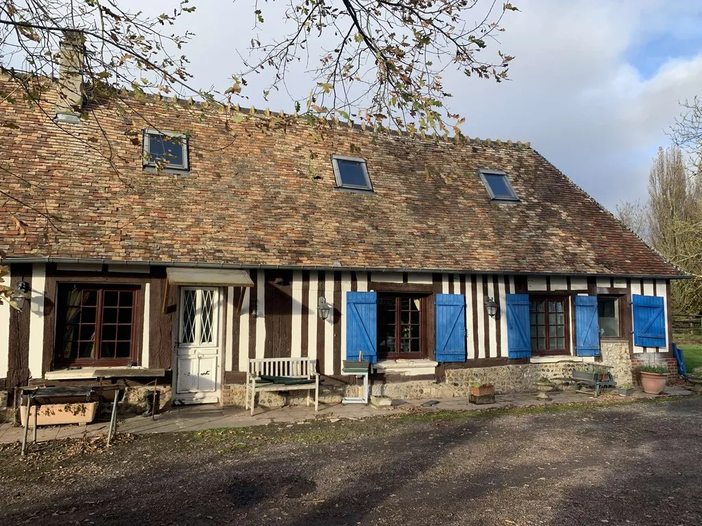 En NORMANDIE, département de l'EURE, à proximité de BEAUMESNIL, une propriété équestre avec 12 ha 40 a