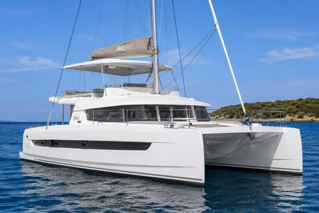 Le Dolce Vita : Louez un Catamaran d'Exception avec Skipper pour vos Événements à Marseille