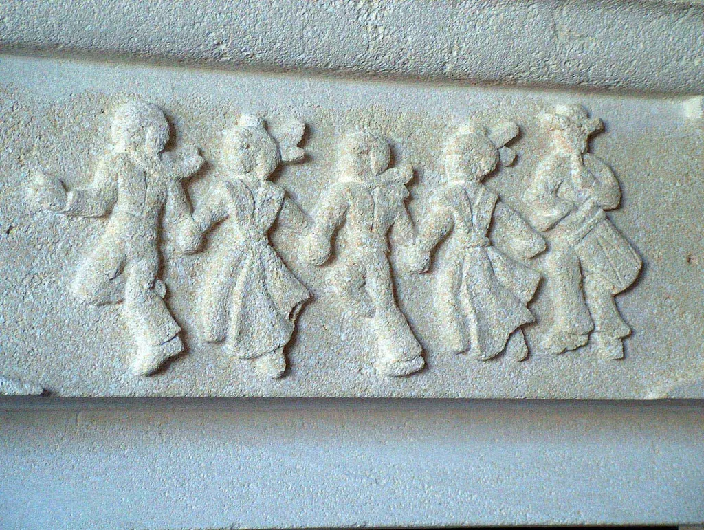 Sculptures et bas-reliefs en pierre